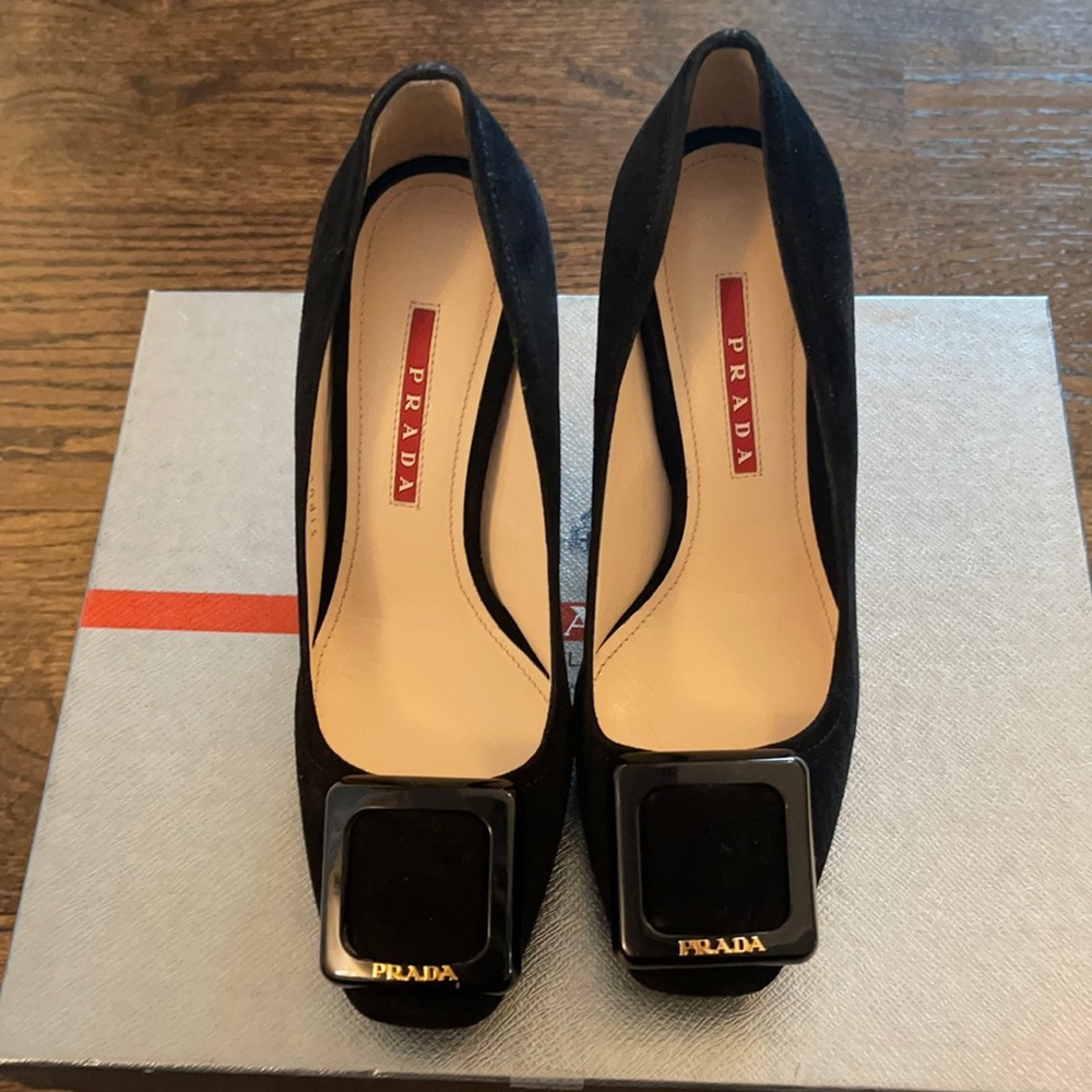Beautiful brand new PRADA Black suede pump 36!
